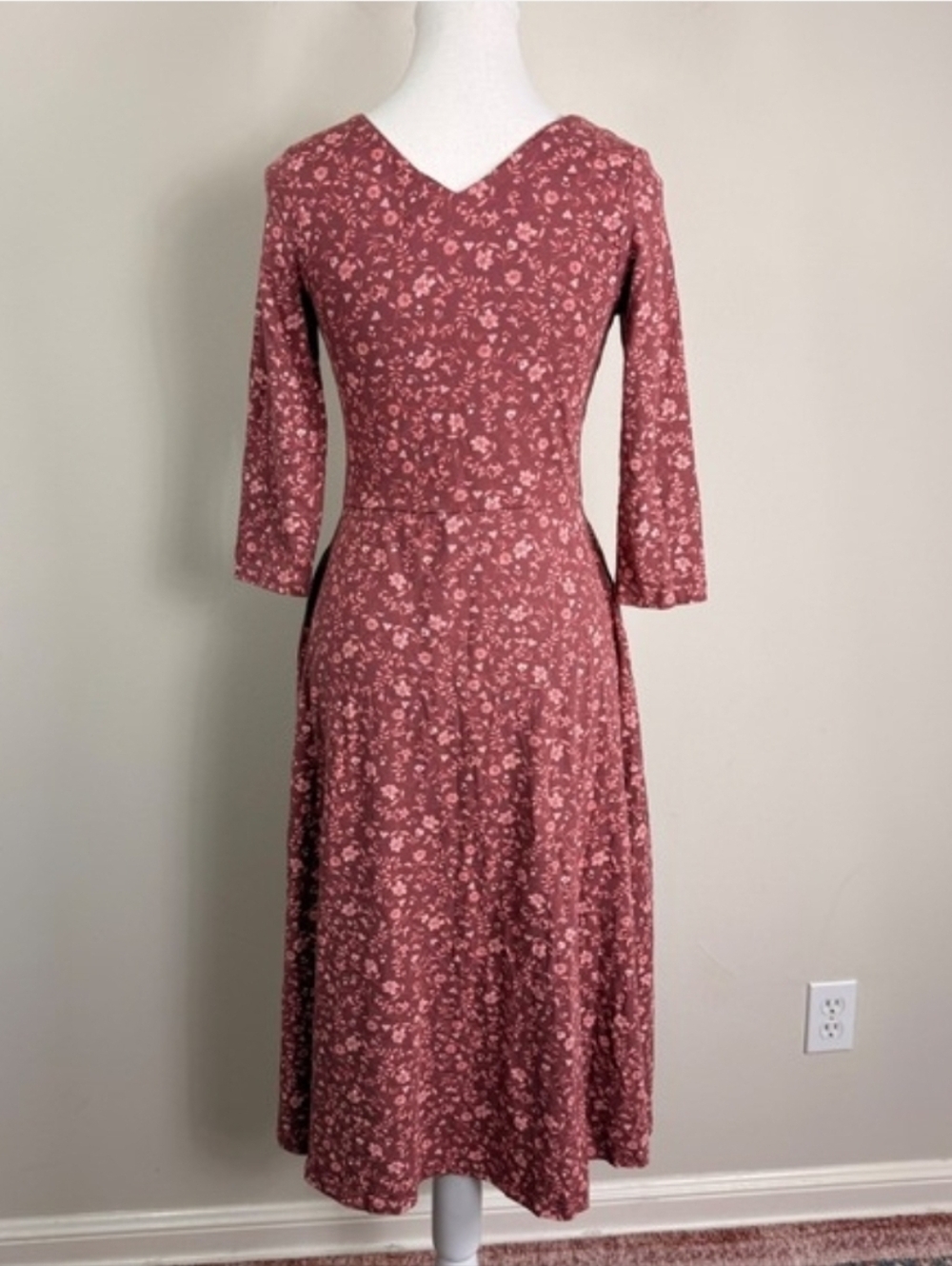 Pact Organic Cotton Fit & Flare Floral V-Neck Midi Party Dress With Pockets - Picture 4 of 9